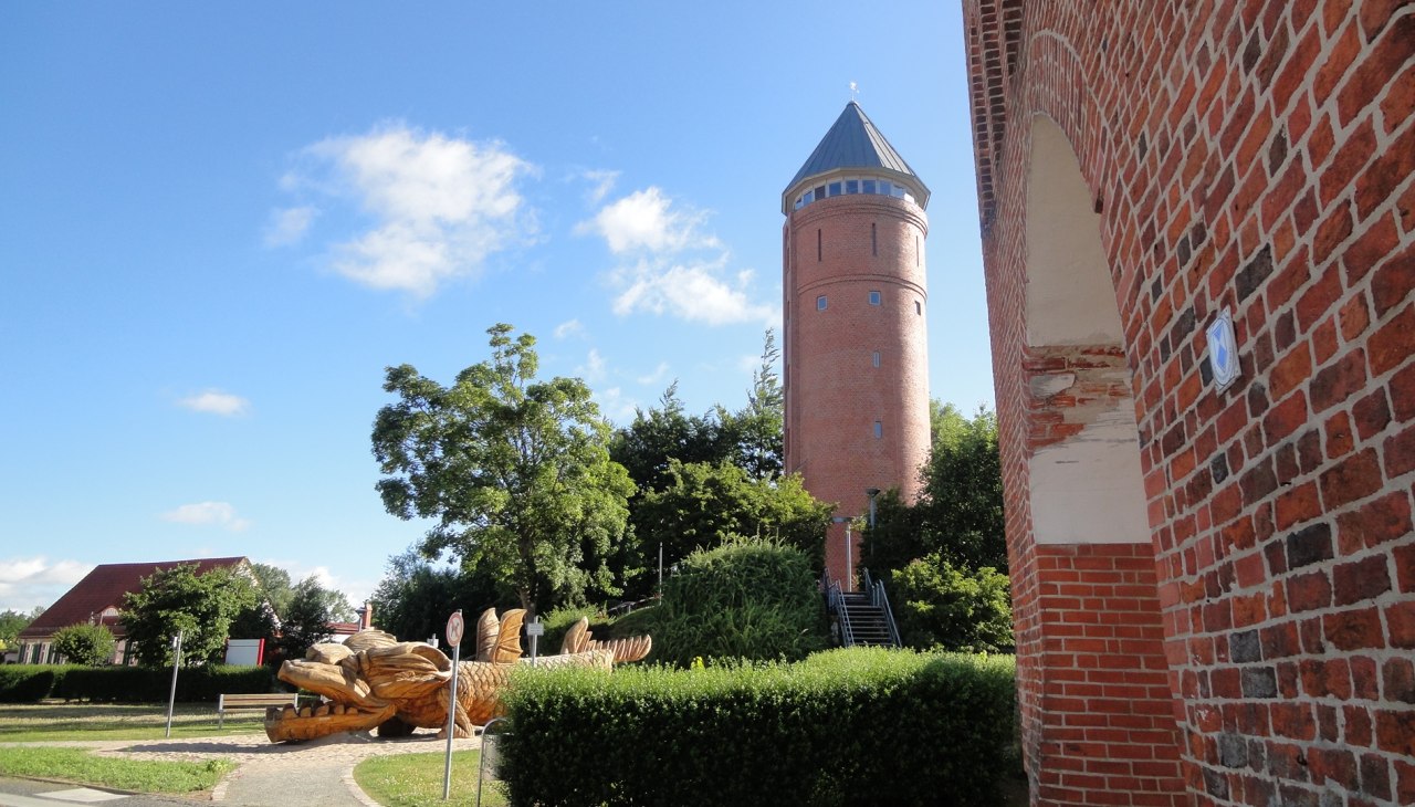 Uitzicht op de watertoren van Grimmen - de thuisbasis van het toeristeninformatiecentrum, © Angelika Michaelis Uitzicht op de watertoren van Grimmen - de thuisbasis van het toeristeninformatiecentrum, © Angelika Michaelis