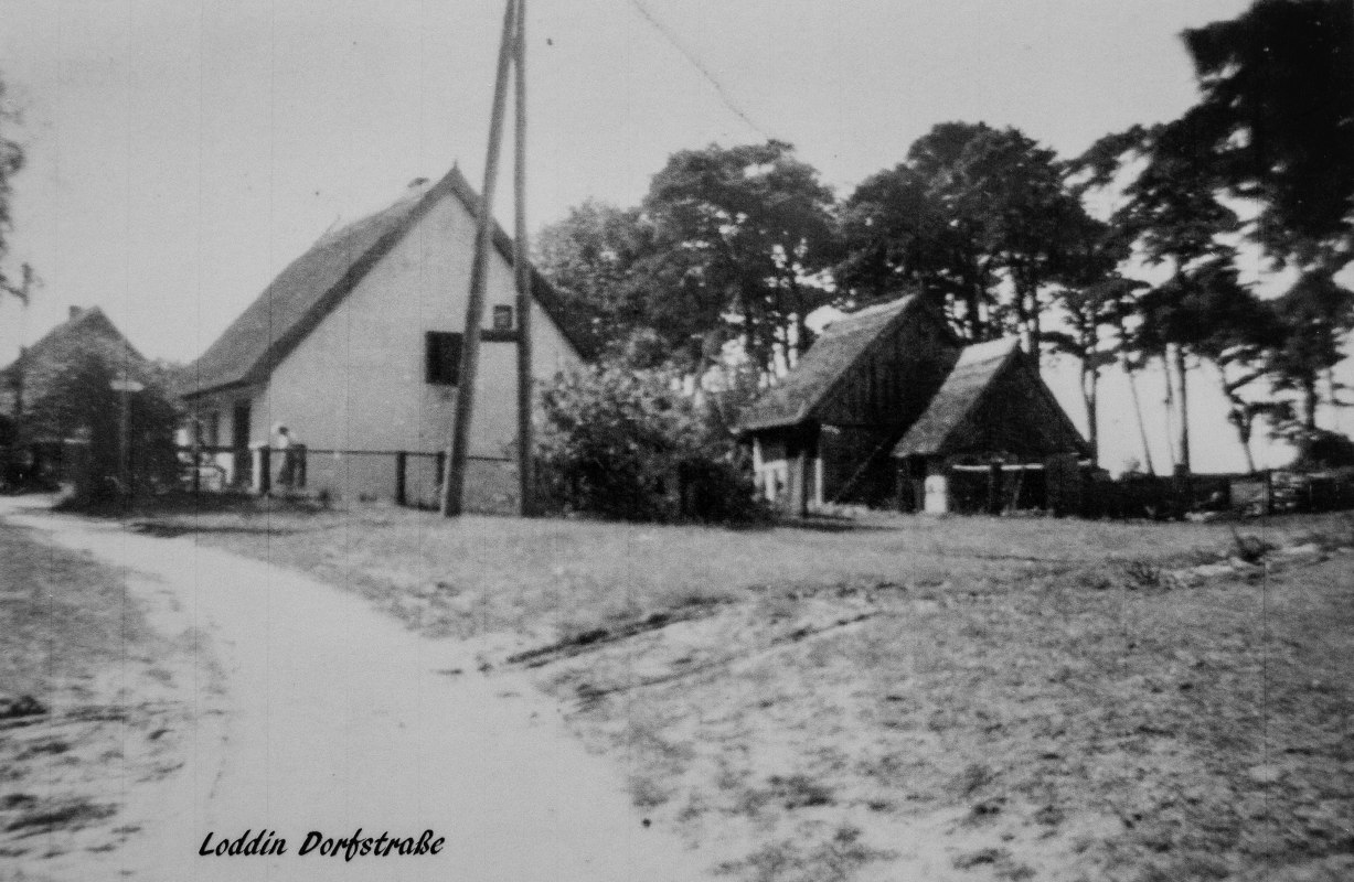 Een wandeling door de geschiedenis van Loddin, &copy; Loddin_Dorfstra&szlig;e.jpg