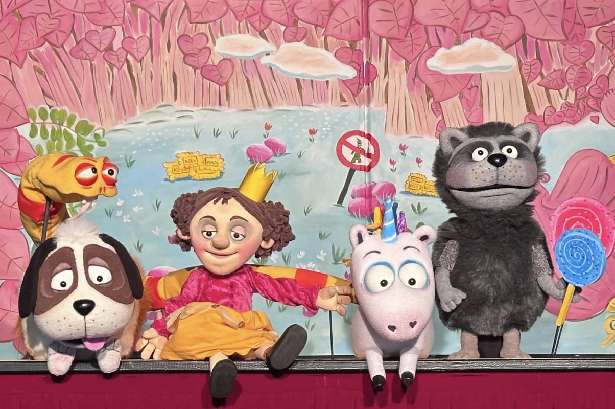 The NEINhorn and His Friends: Raccoon, Nahund, the King's Daughter, and SchLANGEWEILE // © Wolfhager Figurentheater The NEINhorn and His Friends: Raccoon, Nahund, the King's Daughter, and SchLANGEWEILE // © Wolfhager Figurentheater