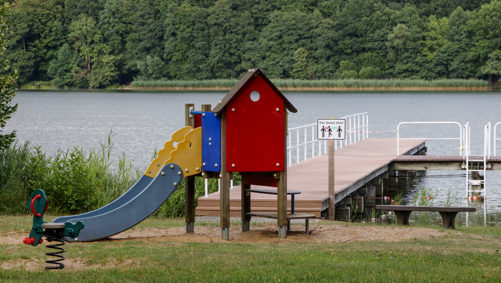 Buitenzwembad aan de Wockersee in Parchim - Speeltuin, © TMV/Gohlke