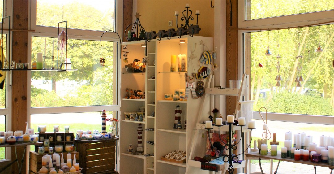 Waxworkshop met kaarsen en kunstwerken van regionale ambachtslieden, © Ferienpark Seehof
