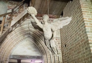 Flying angel in the entrance area. // &copy; Frank Burger