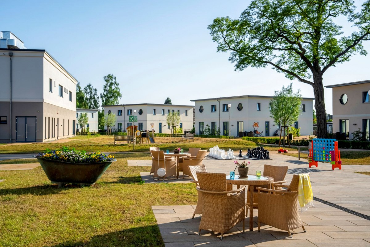 Cozy seating area on the terrace of the family resort Usedom // © SEETELHOTELS Cozy seating area on the terrace of the family resort Usedom // © SEETELHOTELS