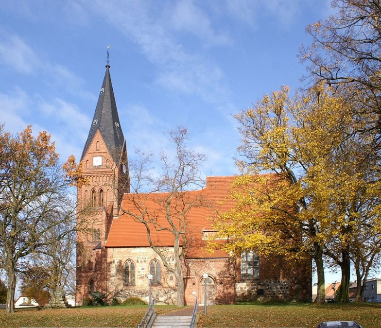 Południowy widok na kościół św. Bartłomieja w Damgarten, © Erell (commons.wikipedia.org)