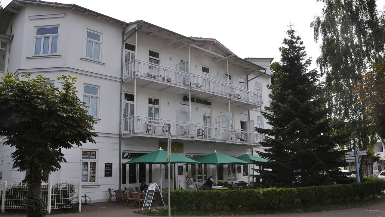 Widok hotelu Merkur z zewnątrz // &copy; TMV