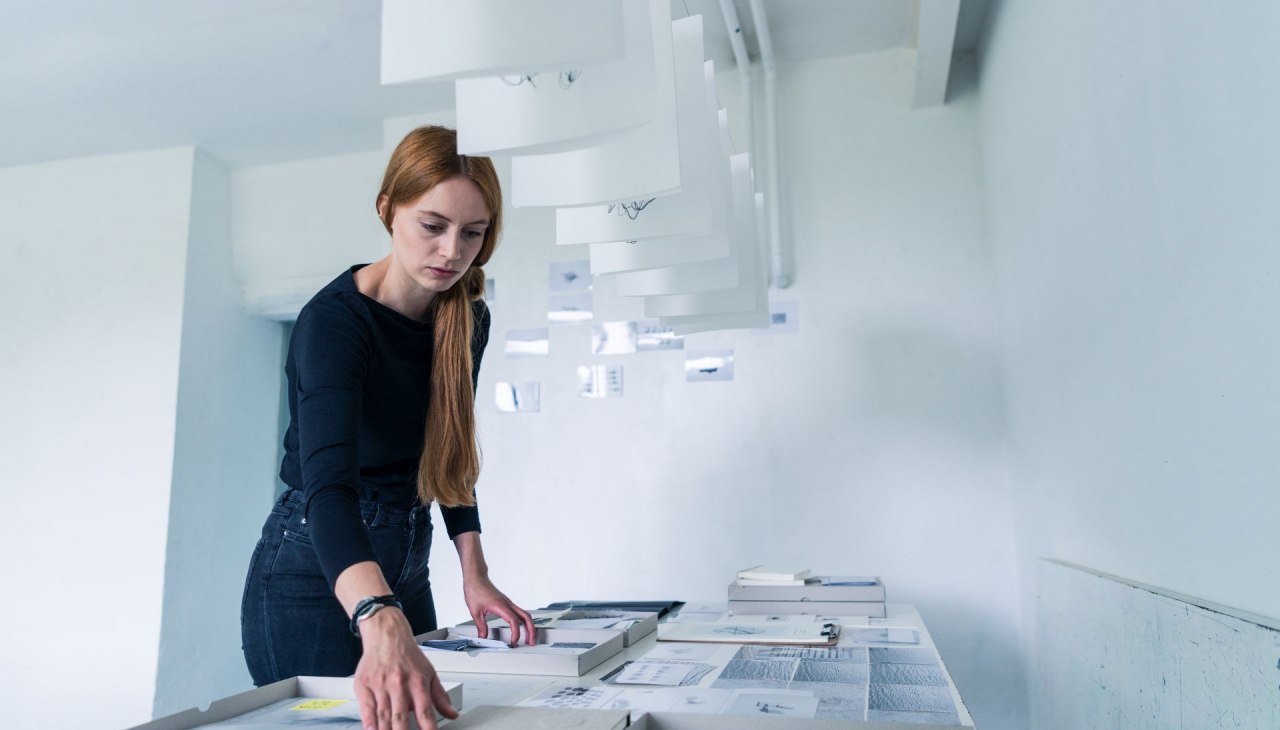 Typographer Jennifer Eckert 2018 at Künstlerhaus Lukas, © TMV/Süß