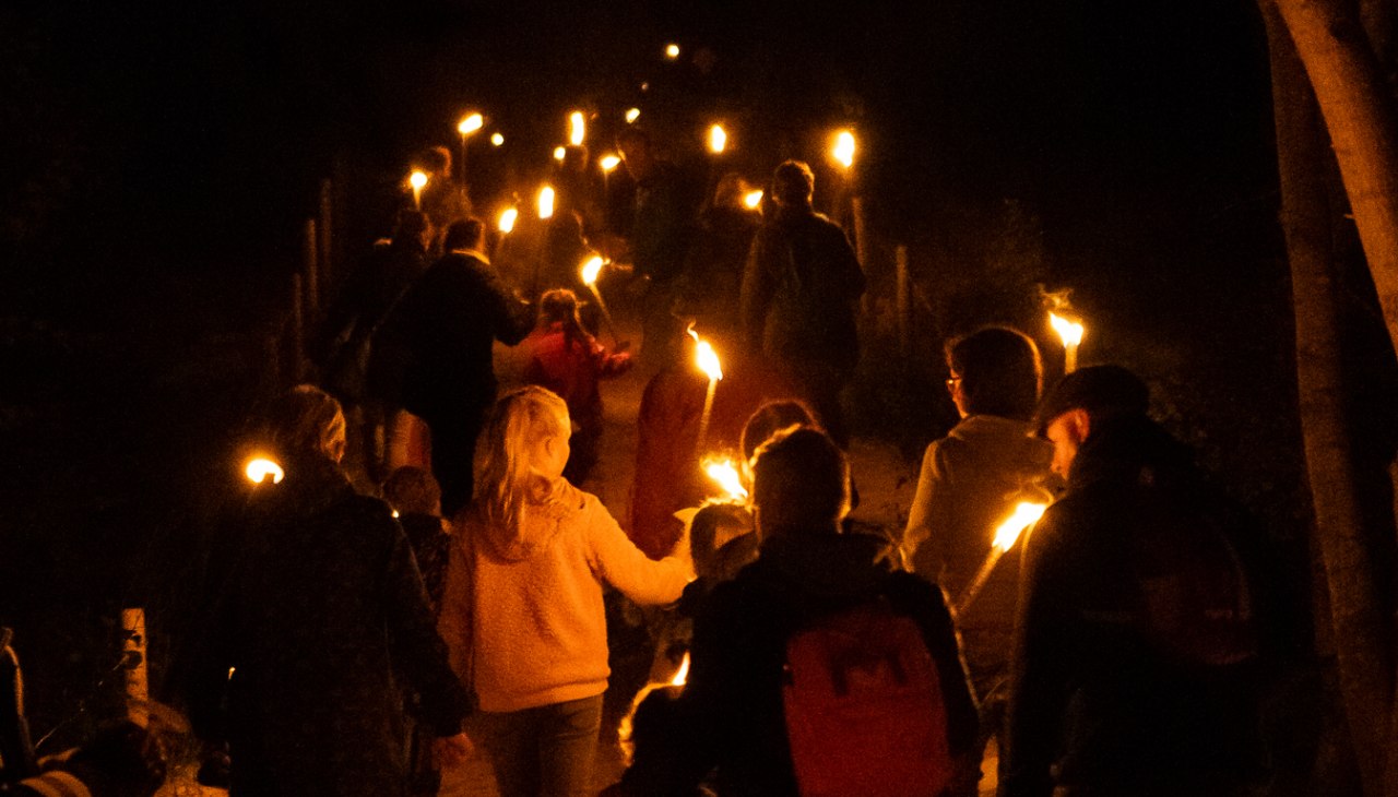 Ontdek de magie van de Oostzee bij fakkels!, © Tourismus- und Kur GmbH Graal-Müritz Ontdek de magie van de Oostzee bij fakkels!, © Tourismus- und Kur GmbH Graal-Müritz
