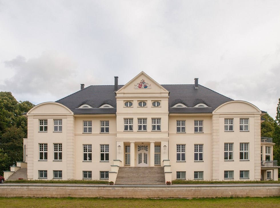 The castle photographed frontally., &copy; Frank Burger