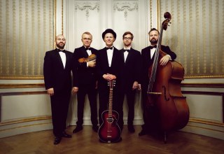 &copy; Manuel von Eden