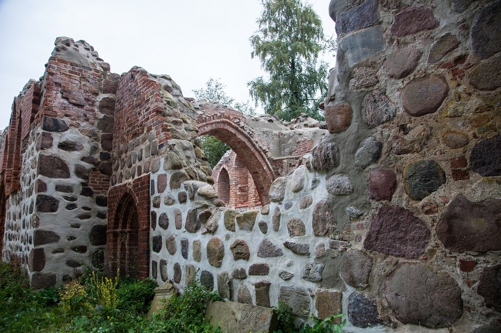 Widok na ruiny kościoła w Satowie, © Frank Burger