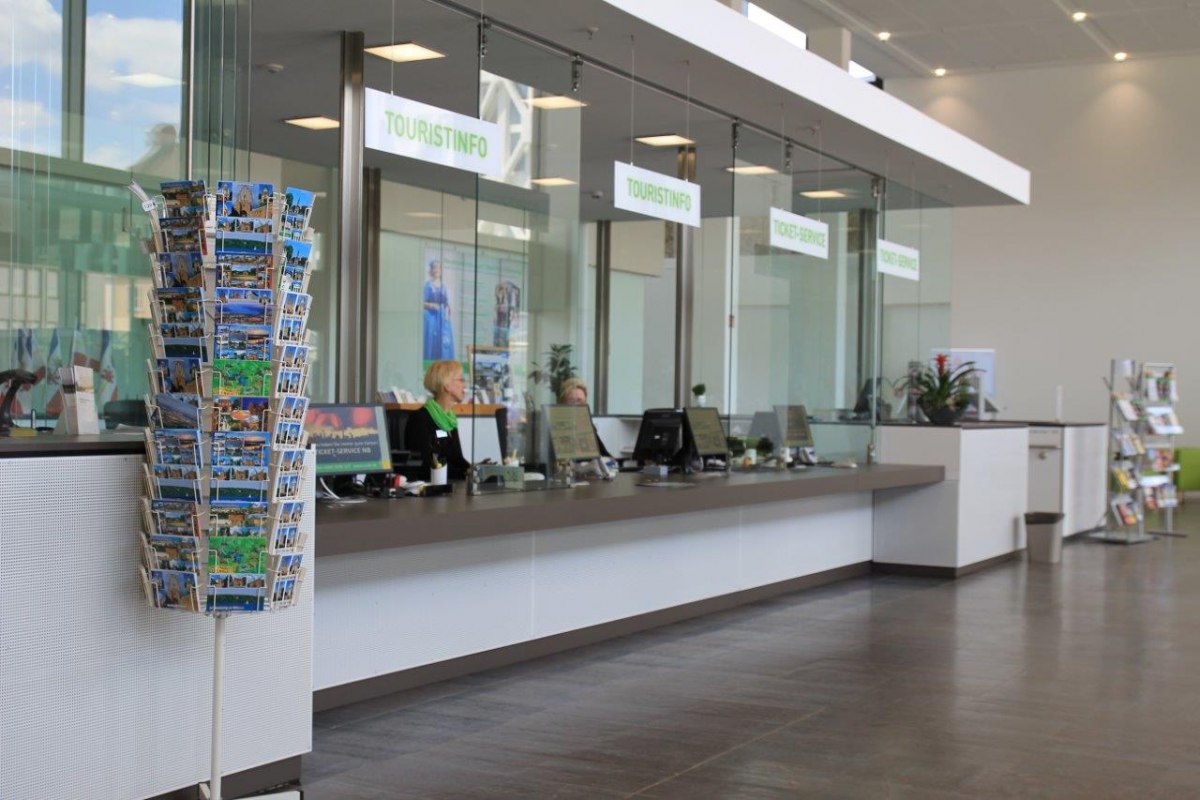 Hier vind je toeristische informatie en ticketservice., &copy; VZN