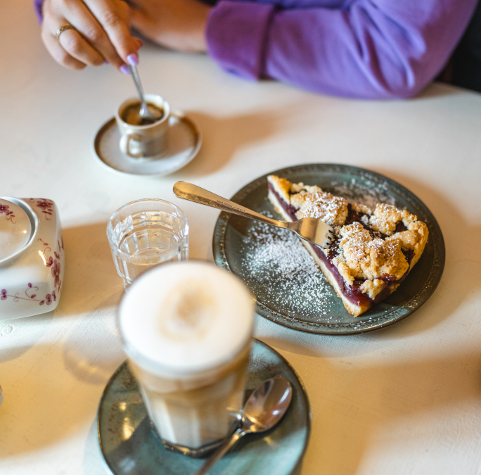 2025-04-25 09_56_19-Café Sommerliebe in Carwitz Kuchen essen.jpg - IrfanView (Zoom_ 697 x 1046), © TMV/ Gross