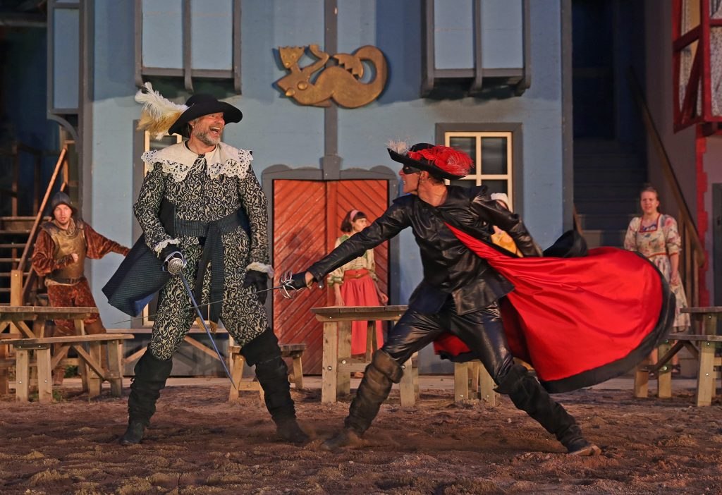 A fight scene between the hero of the Müritz saga and the scheming prince // © Reiner Nicklas A fight scene between the hero of the Müritz saga and the scheming prince // © Reiner Nicklas