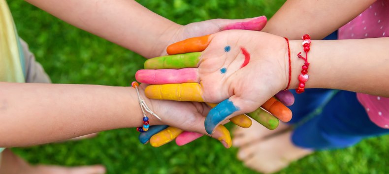 A photo of colorfully painted children's hands // &copy; yanadjan/Adobe-Stock