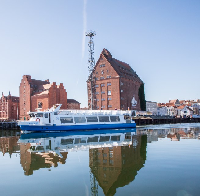 Hafentouren Stralsund mit dem Fahrgastschiff "Altefähr". // © Weiße Flotte GmbH Hafentouren Stralsund mit dem Fahrgastschiff "Altefähr". // © Weiße Flotte GmbH