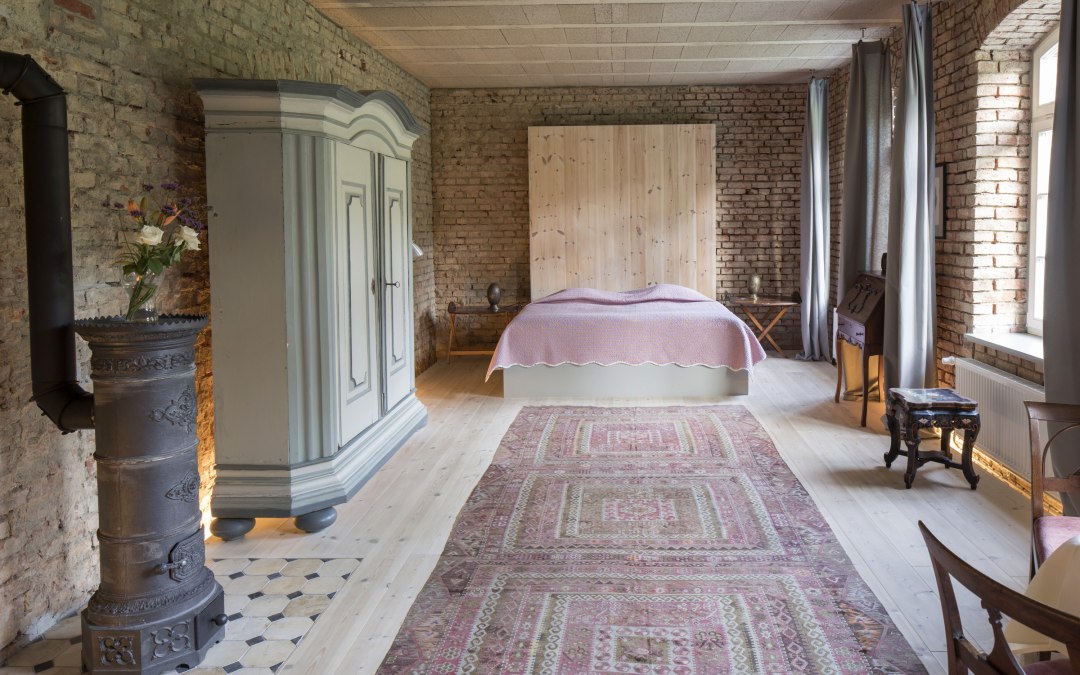 Grote, lichte kamer, © Gutshaus Hessenburg / Philipp Obkircher