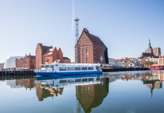 Hafentouren Stralsund mit dem Fahrgastschiff "Altefähr". // © Weiße Flotte GmbH Hafentouren Stralsund mit dem Fahrgastschiff "Altefähr". // © Weiße Flotte GmbH