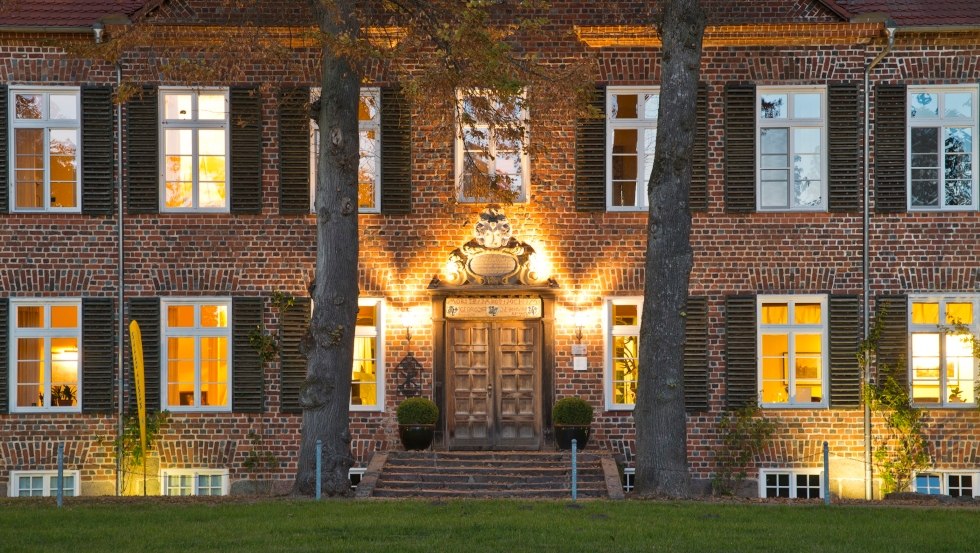 Landhaus Ludorf is 's avonds feestelijk verlicht, © TMV/Druehl