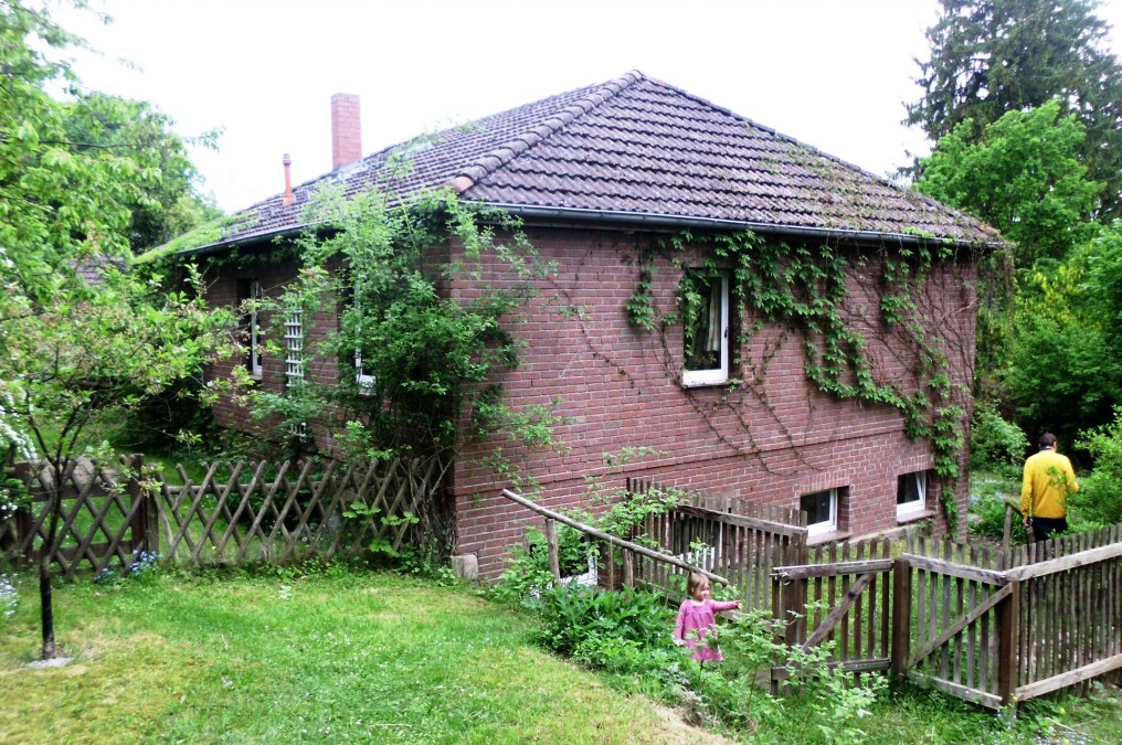 Zicht op het huis vanuit de tuin, © Elisabeth Tuschy