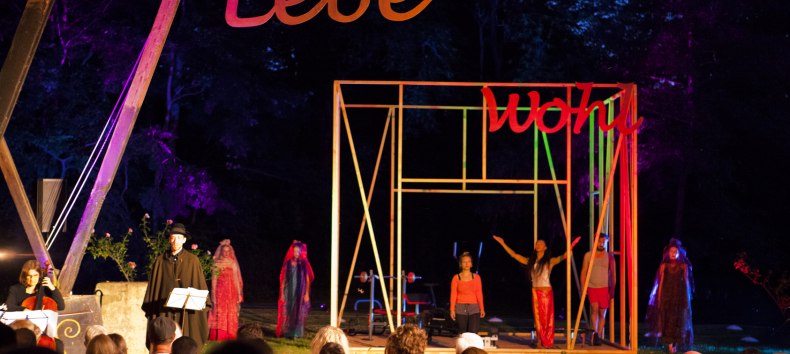 Music Theater in the Park 2022. A photo of the final scene. // &copy; Antonia Jacobsen