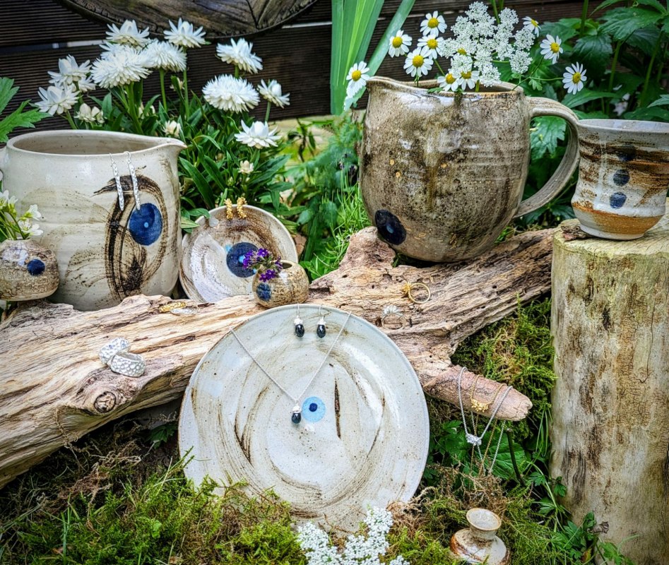 Keramiek (Sandra Rothe) en sieraden (Carolin Stoppa) // &copy; Sandra Rothe