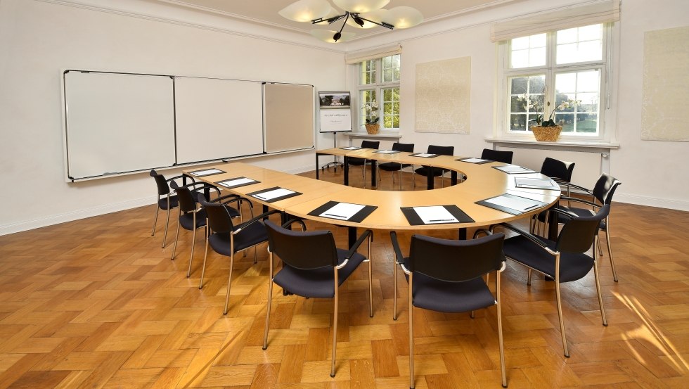 Organizuj spotkania biznesowe w dobrym stylu - na przykład w sali konferencyjnej Hiddensee, © Schloss Hasenwinkel