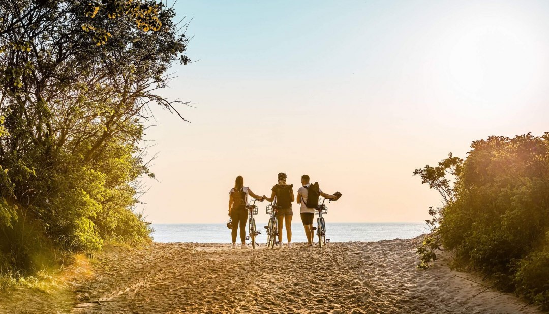 Na długodystansowych trasach rowerowych w Meklemburgii-Pomorzu Przednim znajduje się wiele pięknych plaż do odkrycia // &copy; MV-T/Tiemann