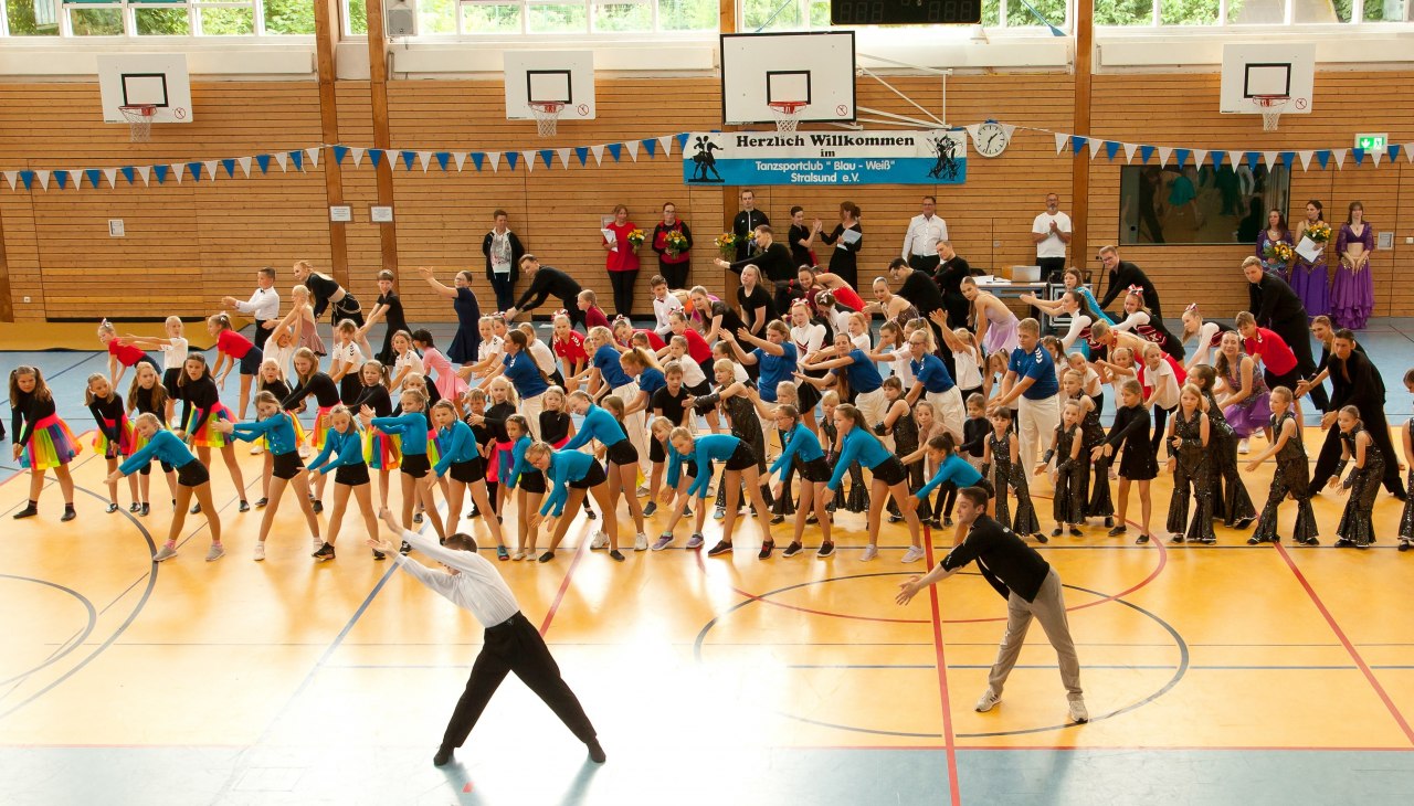 The dancers of the TSC Blau-Wei&szlig; Stralsund are looking forward to seeing you, &copy; Robert Weber