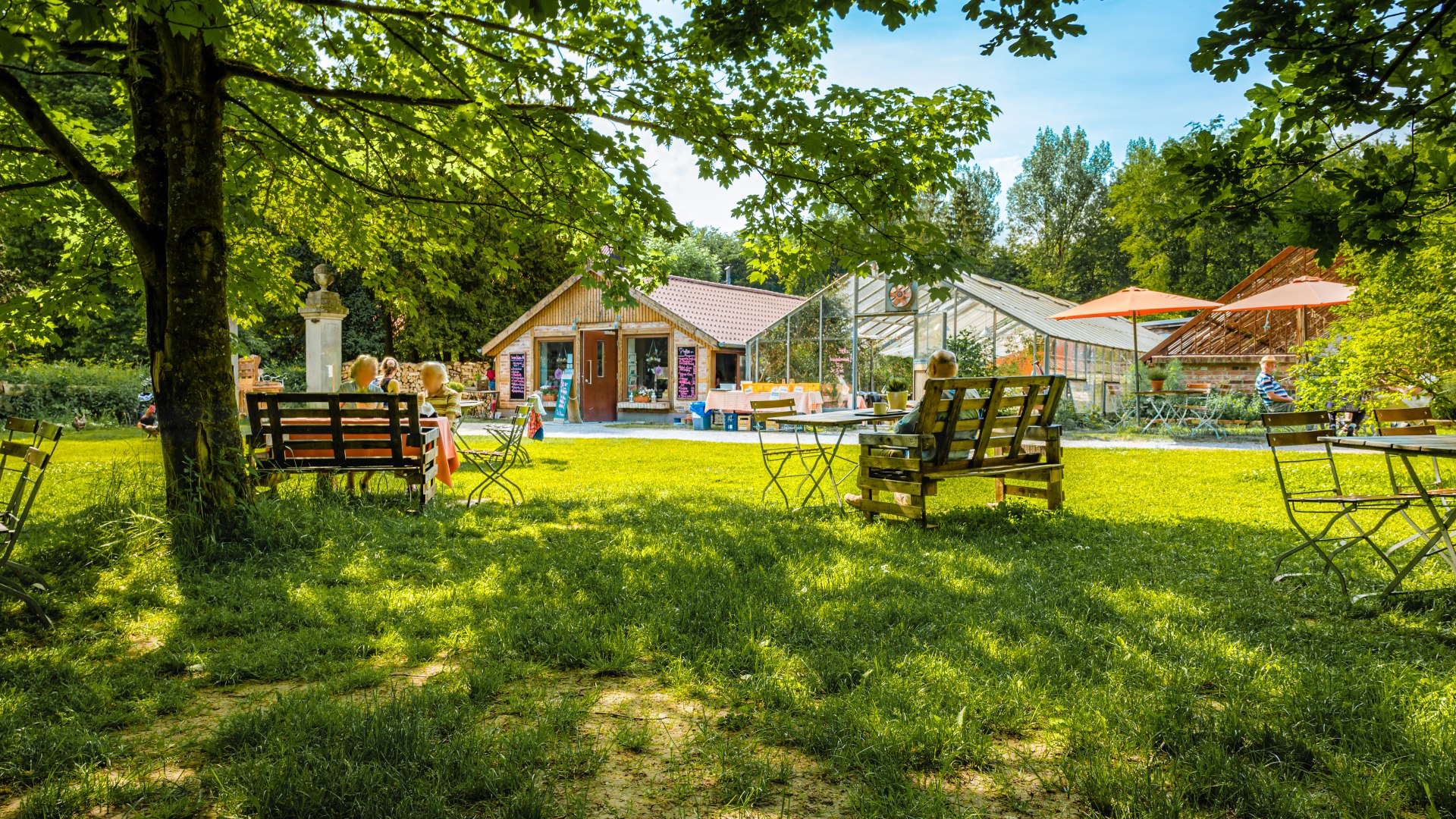 Vandaag kunnen gasten genieten van heerlijk zelfgemaakt gebak in het "Gartencafé Wiligrad"., © TMV/Tiemann