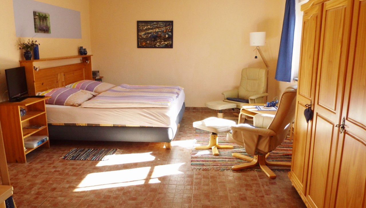 The combined living and sleeping area, © Winfried Schneider