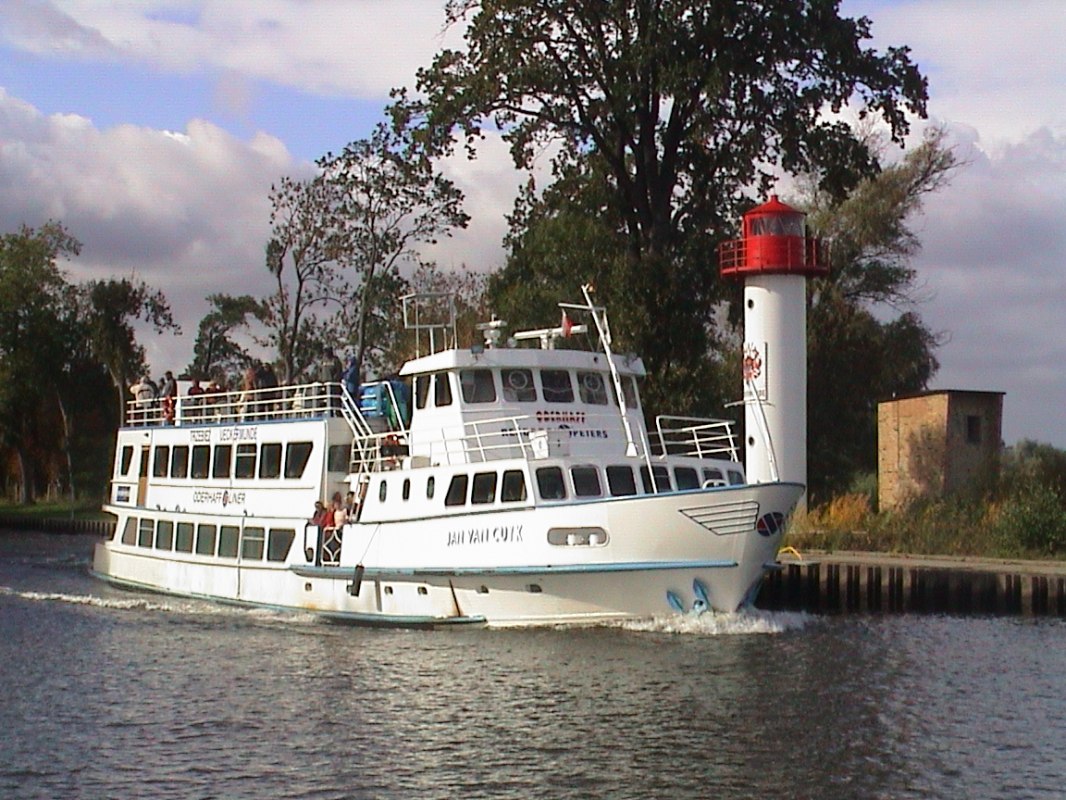 Passenger ship Jan van Cuyk at the Ueckerkopf // © Kay Peters Passenger ship Jan van Cuyk at the Ueckerkopf // © Kay Peters