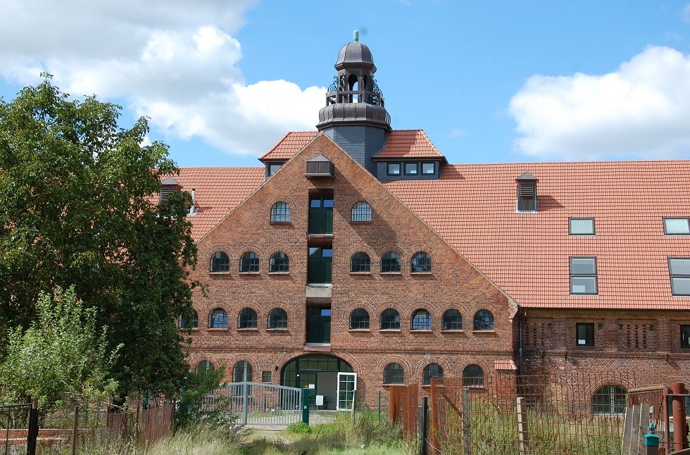 De imposante centrale toren en de grote poorten getuigen van de pracht en praal van die tijd., © Gabriele Skorupski De imposante centrale toren en de grote poorten getuigen van de pracht en praal van die tijd., © Gabriele Skorupski