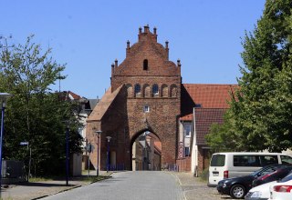Zicht op de stenen poort // © Sabrina Wittkopf-Schade Zicht op de stenen poort // © Sabrina Wittkopf-Schade