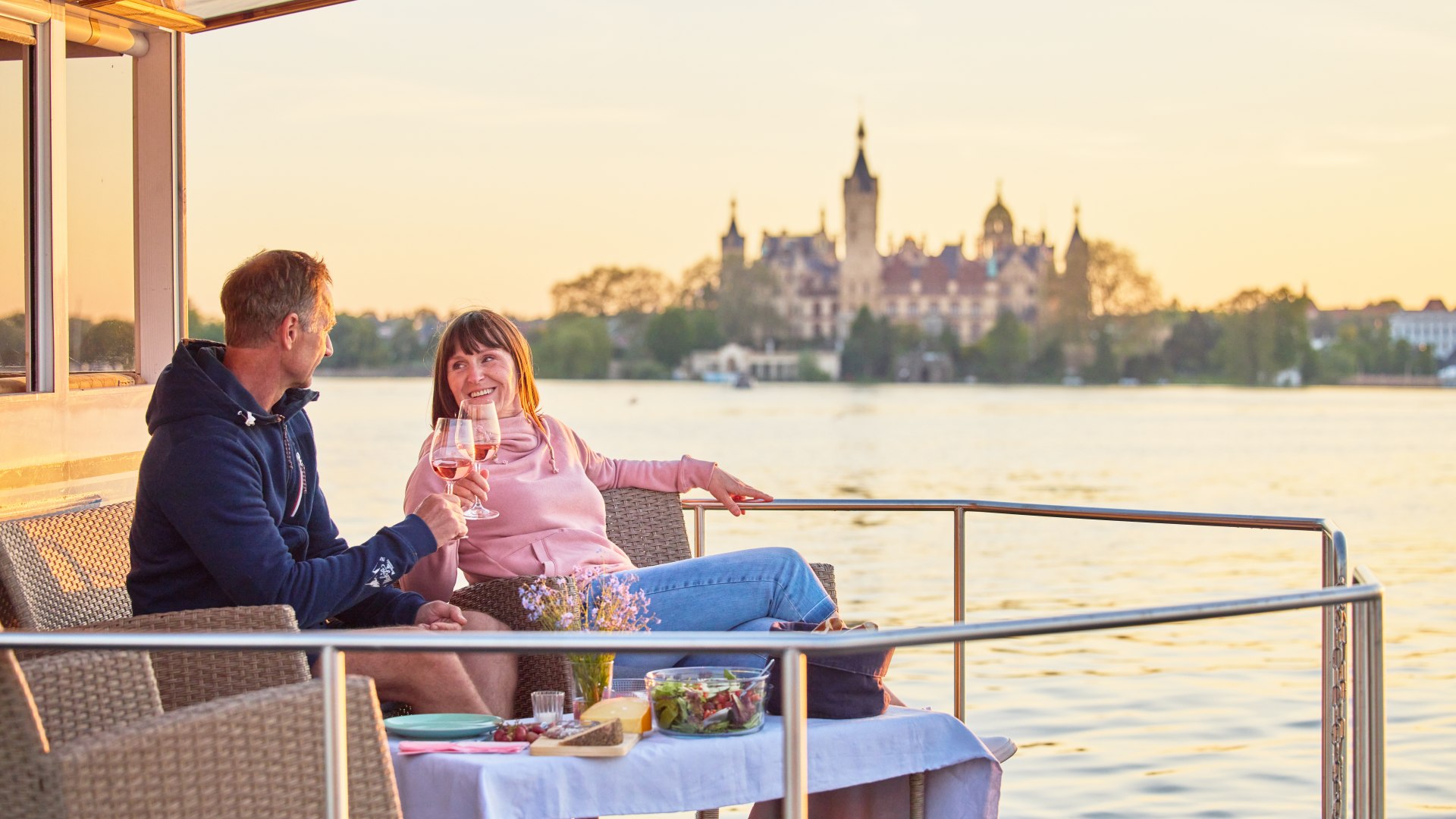 Geniet van een unieke picknick met uitzicht op het kasteeleiland in Schwerin., © Oliver Borchert