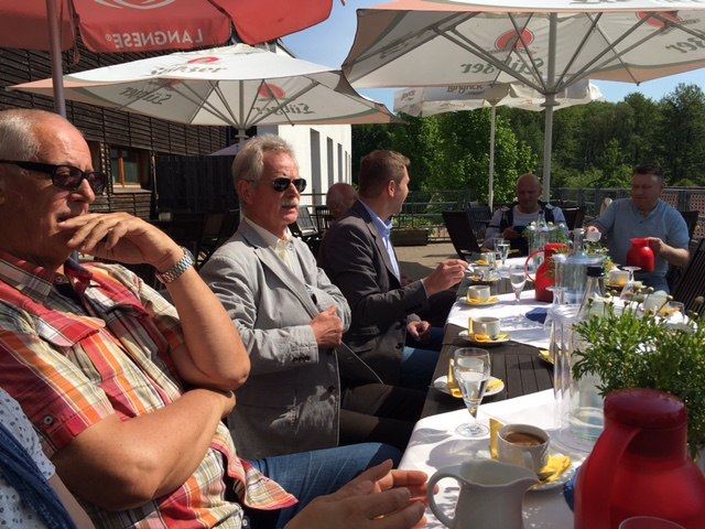 Terras met uitzicht op het meer, © Groh