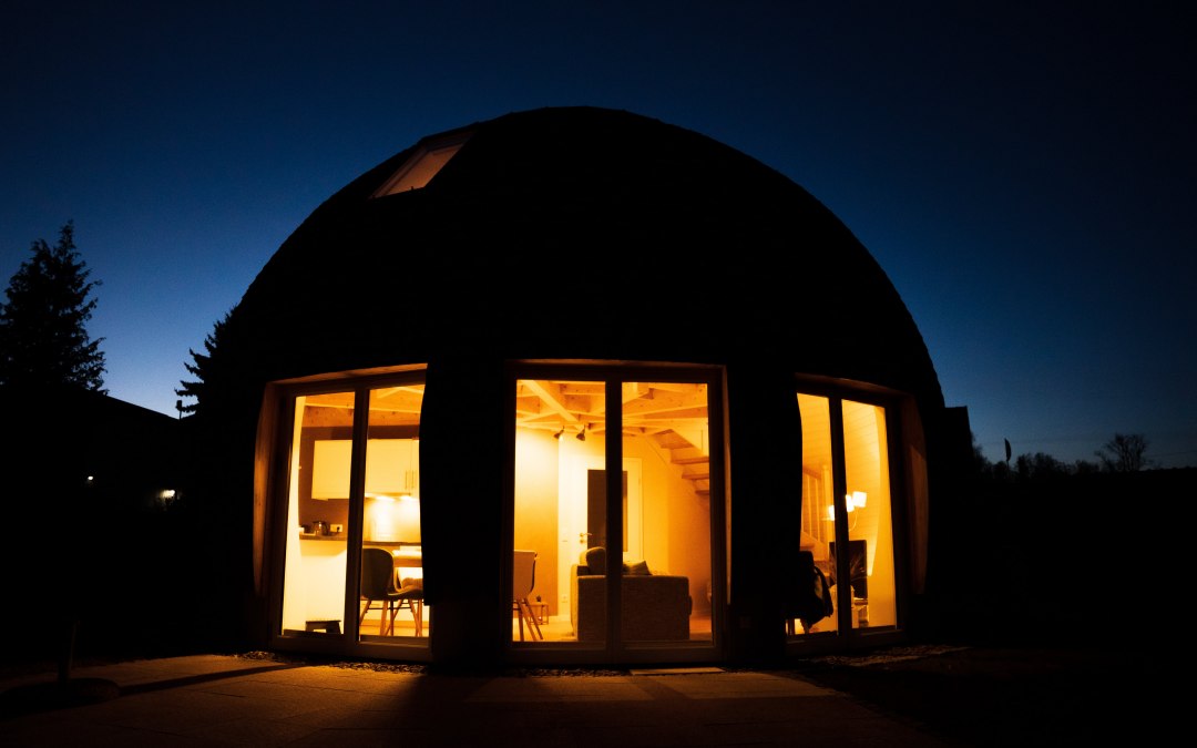 Een balhuis bij nacht, © starringmotion.com