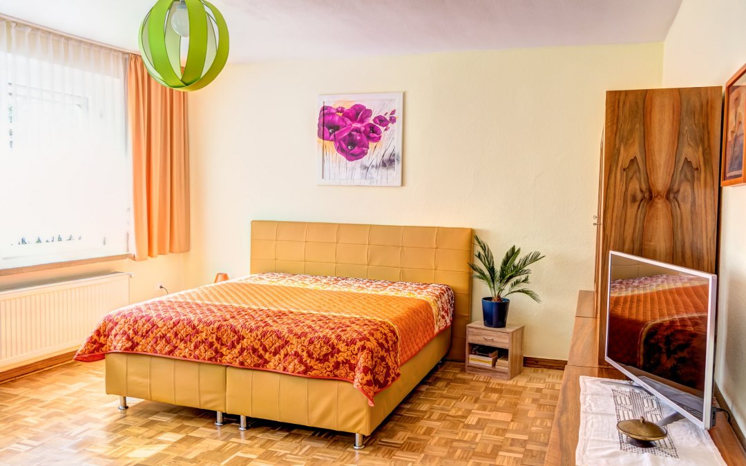 Large living room and bedroom in guest house Sankt Nikolai in Parchim, © Michel Lask
