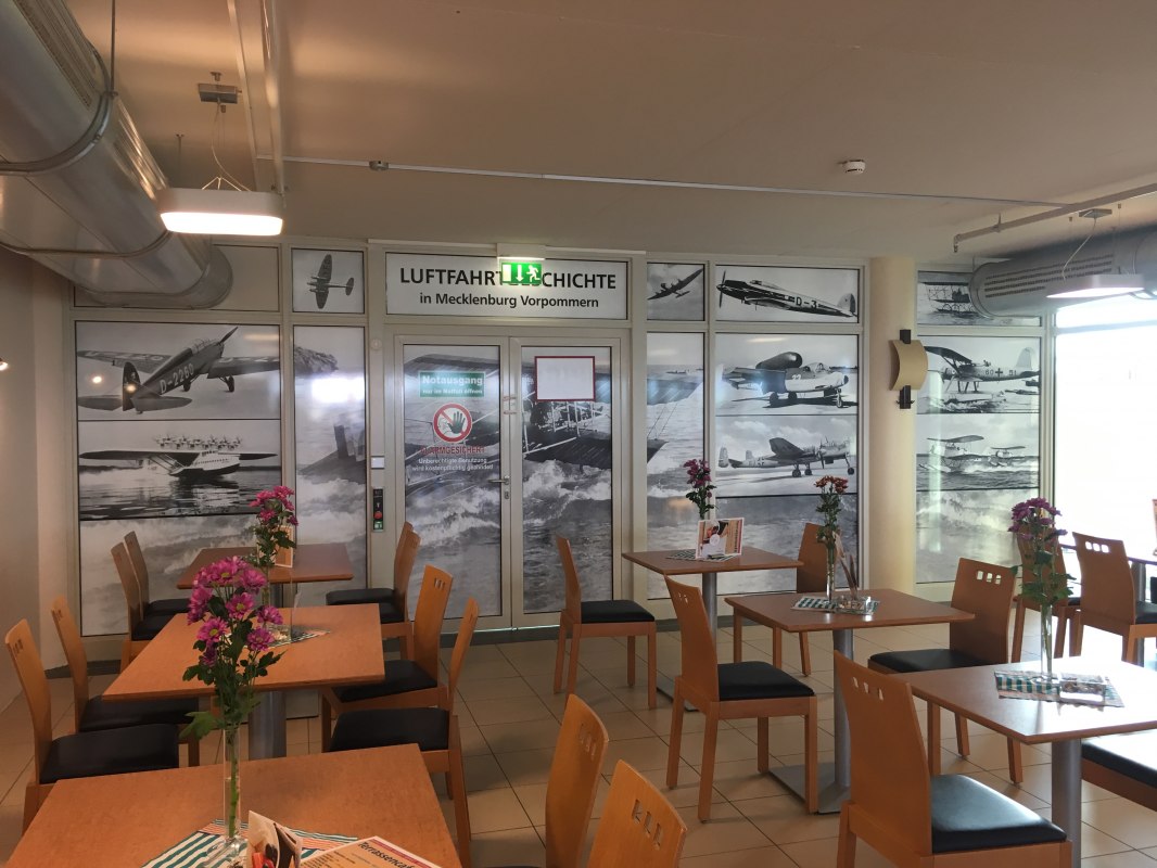 Wat voor weer het ook is in het caf&eacute; // &copy; Christin Hannemann