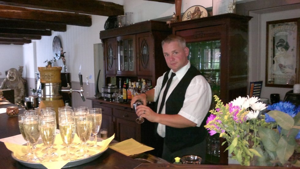 Wij heten u van harte welkom in onze herberg "Zum Fäßchen" aan de rand van de Lewitz // © Gasthof & Pension "Zum Fäßchen" / Wilken Wij heten u van harte welkom in onze herberg "Zum Fäßchen" aan de rand van de Lewitz // © Gasthof & Pension "Zum Fäßchen" / Wilken
