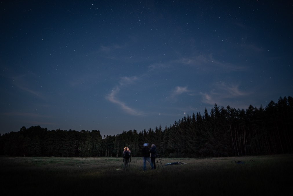 Rozgwieżdżone niebo nad jeziorem Kummerow, © Tobias Kramer