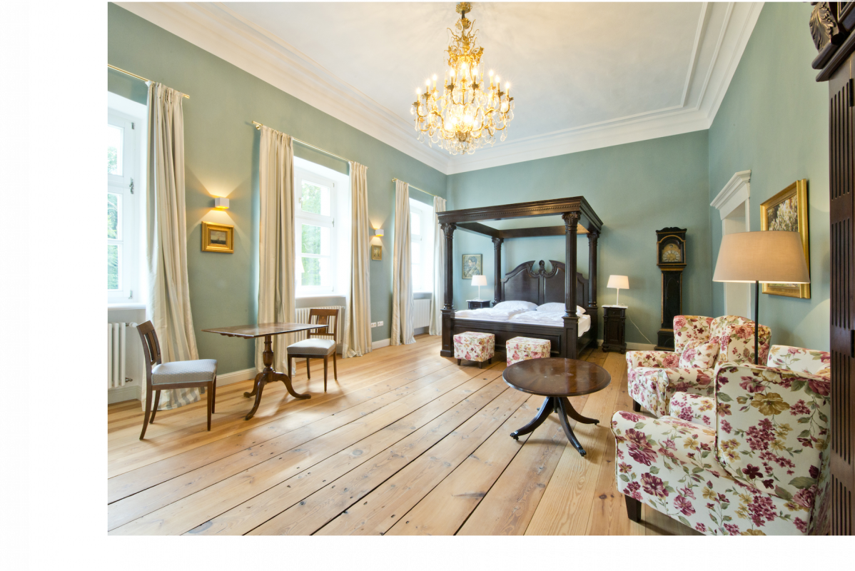 Four-poster bed in Retzow Castle, © DOMUSImages Four-poster bed in Retzow Castle, © DOMUSImages