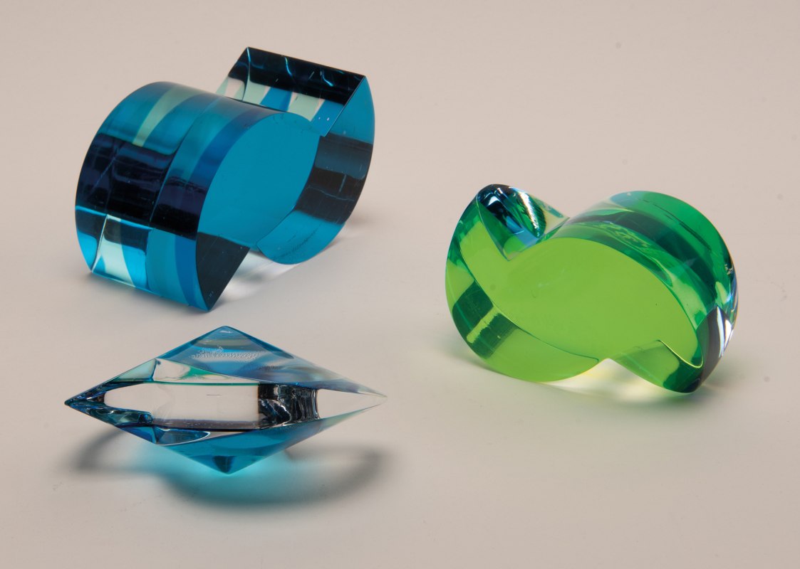 Der schmale Grad zwischen absoluter Gestalt und funktionaler Gestaltung, Acrylglas, Diplom 2019 // &copy; Foto: A. Wippermann