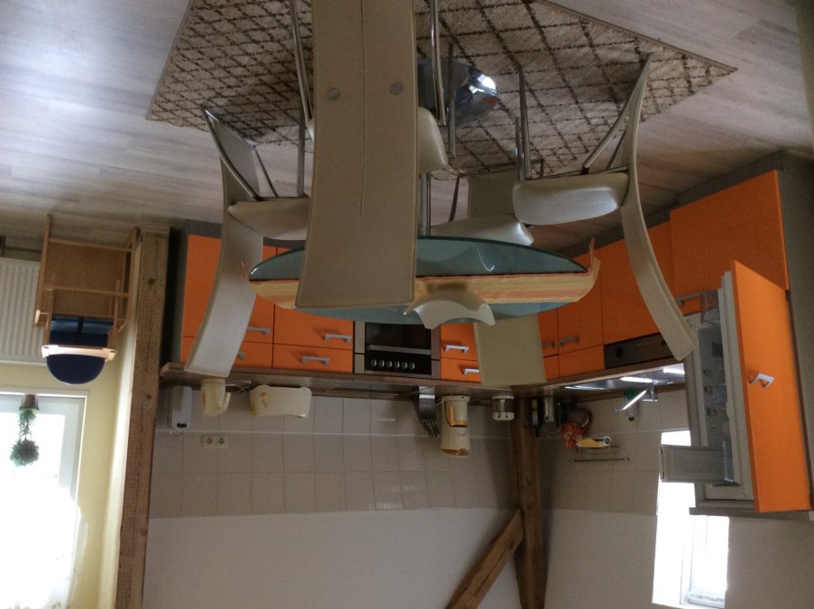 The large kitchen offers plenty of space for evenings together at the stove and in a cozy round, © Johanna Manthey The large kitchen offers plenty of space for evenings together at the stove and in a cozy round, © Johanna Manthey