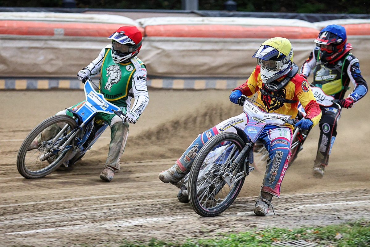 &copy; Danny Knakowski