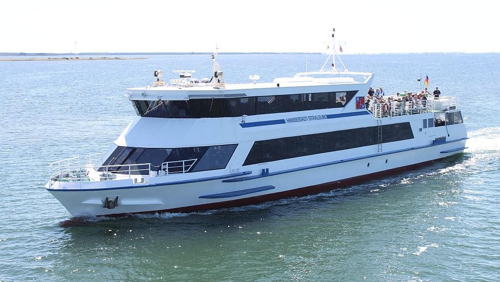 With the passenger ships of the Hiddensee shipping company to the pearl of the Baltic Sea // © Reederei Hiddensee GmbH With the passenger ships of the Hiddensee shipping company to the pearl of the Baltic Sea // © Reederei Hiddensee GmbH