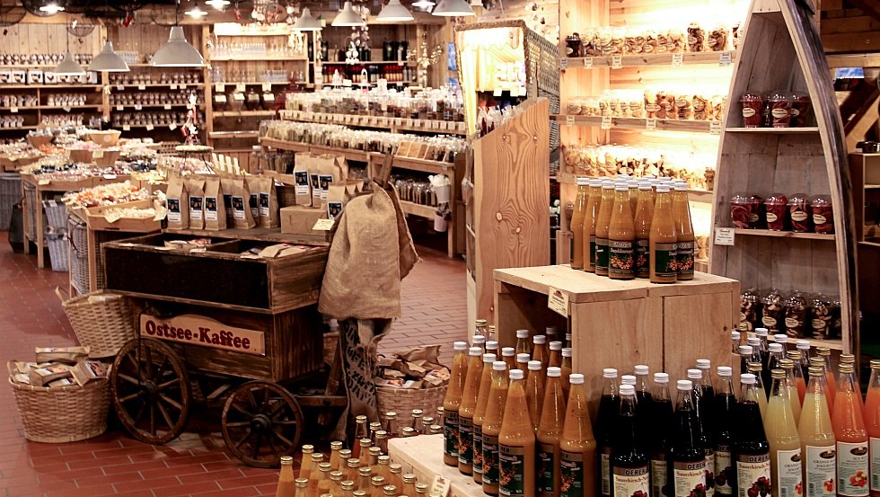 De boerenmarkt met talloze producten en specialiteiten uit de regio, © Alte Pommernkate GmbH De boerenmarkt met talloze producten en specialiteiten uit de regio, © Alte Pommernkate GmbH