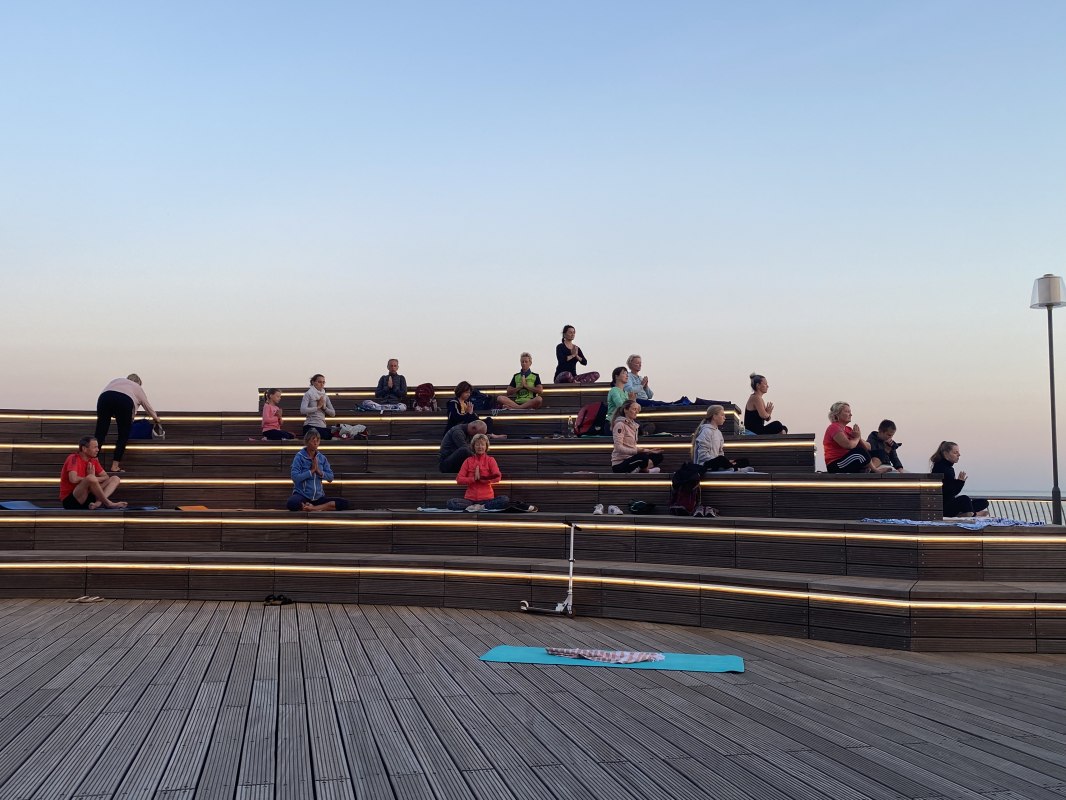 Joga o wschodzie słońca, &copy; Sonnenaufgangs-Yoga