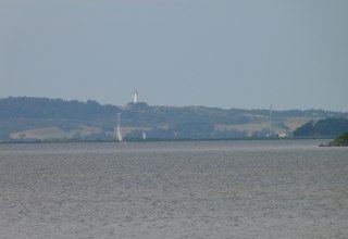 De doornstruik met de vuurtoren - het herkenningspunt van Hiddensee, &copy; Ummanz-Information/Bordych