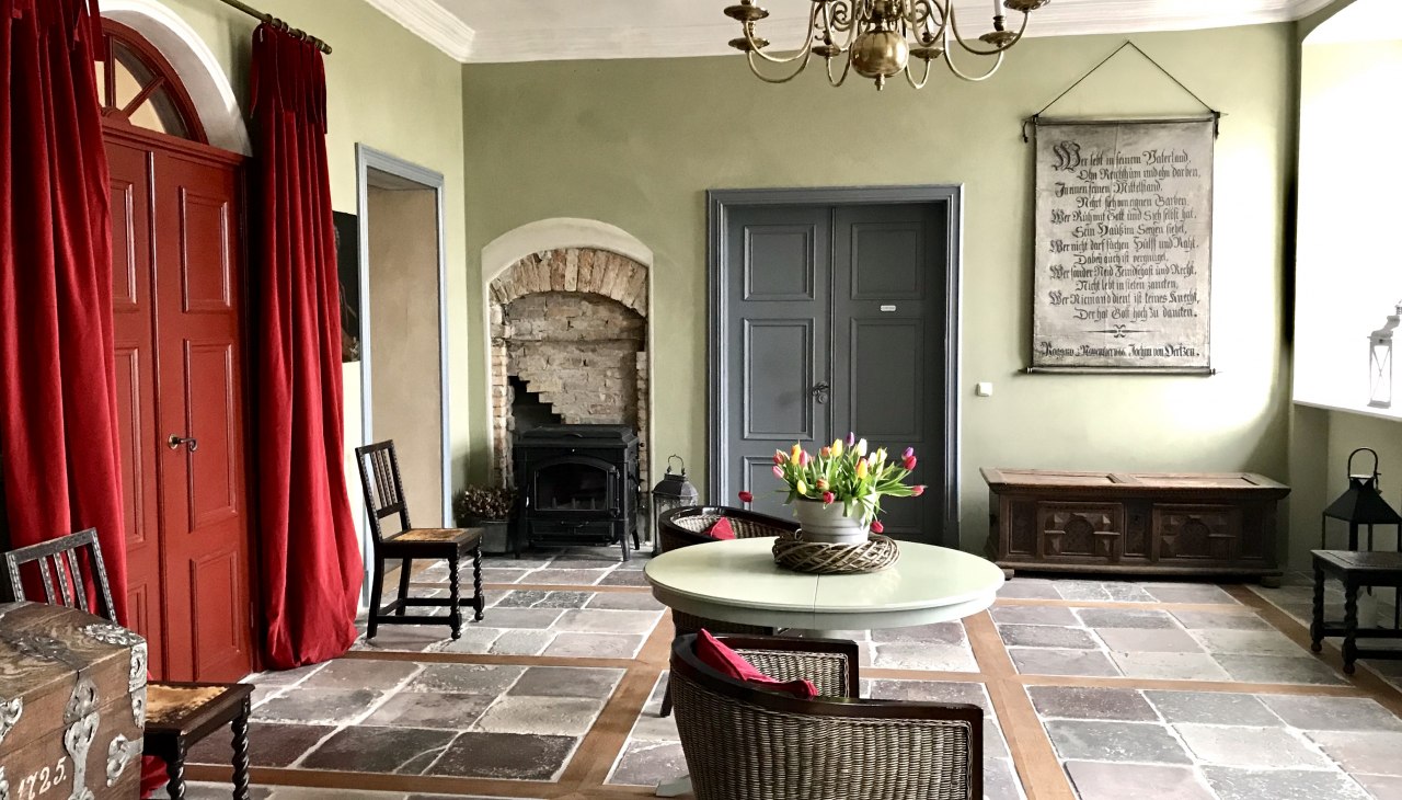 The entrance hall of the manor house, © Herrenhaus Roggow The entrance hall of the manor house, © Herrenhaus Roggow