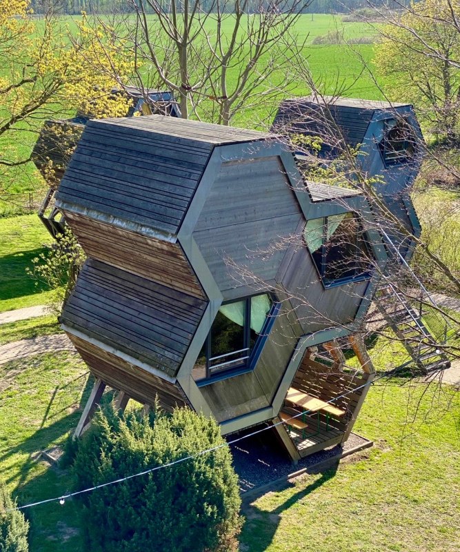 Honeycomb house with 6 sleeping places // © Bischoff Honeycomb house with 6 sleeping places // © Bischoff